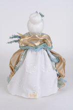Load image into Gallery viewer, Karen Didion Originals CC16-243 Coastal Mrs. Claus
