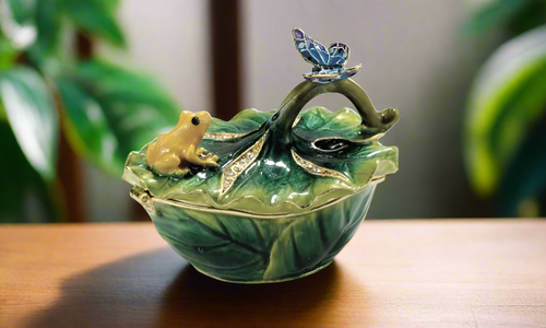 Kubla Crafts Frog & Butterfly on Leaf Bejeweled Trinket Box