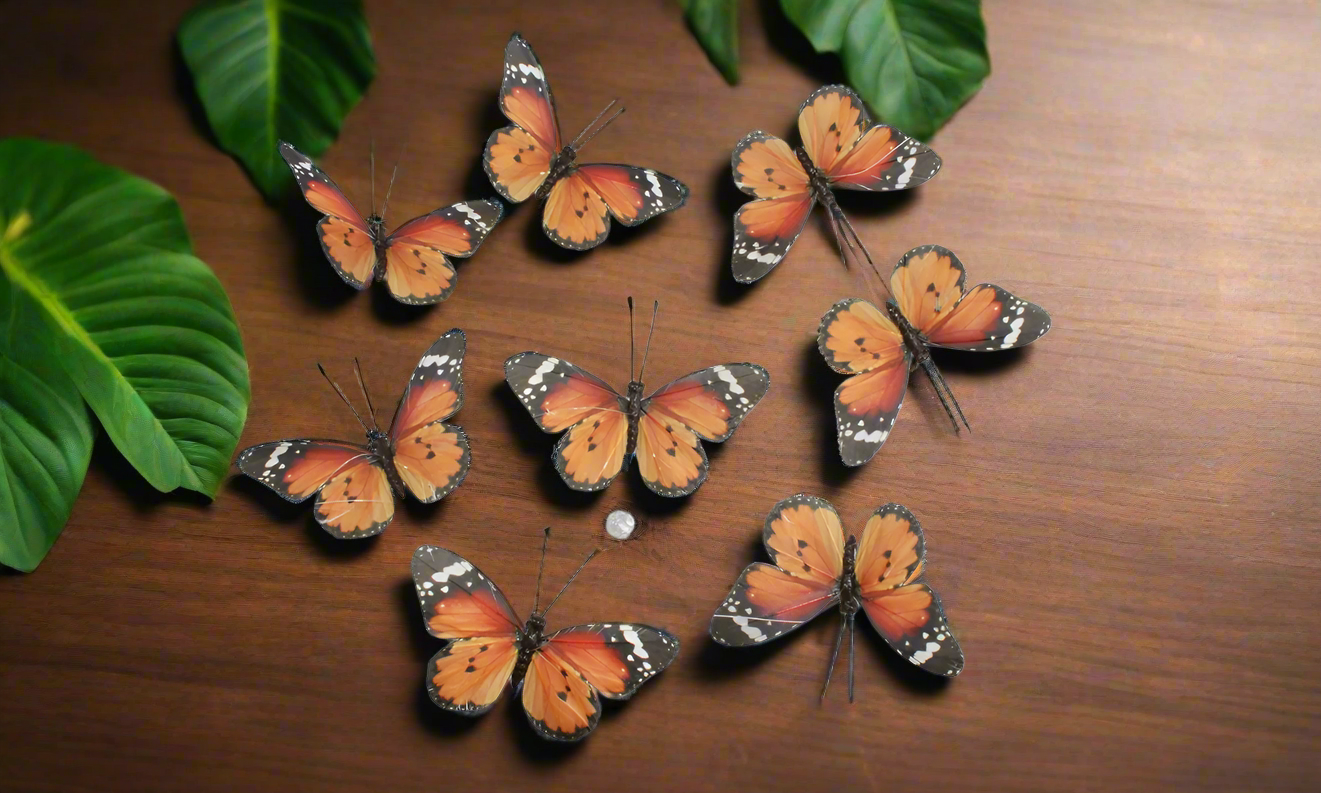 World Buyers True Monarch Feather Butterfly Garland -