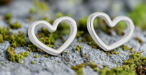 Tiger Mountain Jewelry Sweet Simplicity Sterling Silver Heart Studs- E4211
