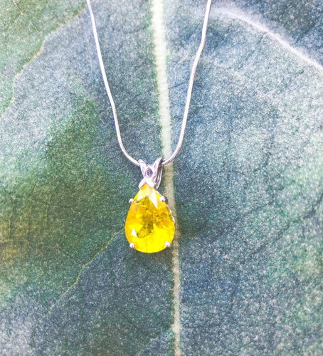 pear shaped tourmaline pendant set in 14k white gold