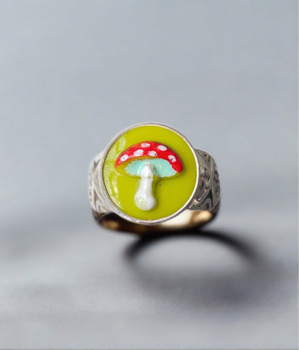antique button ring - mushroom