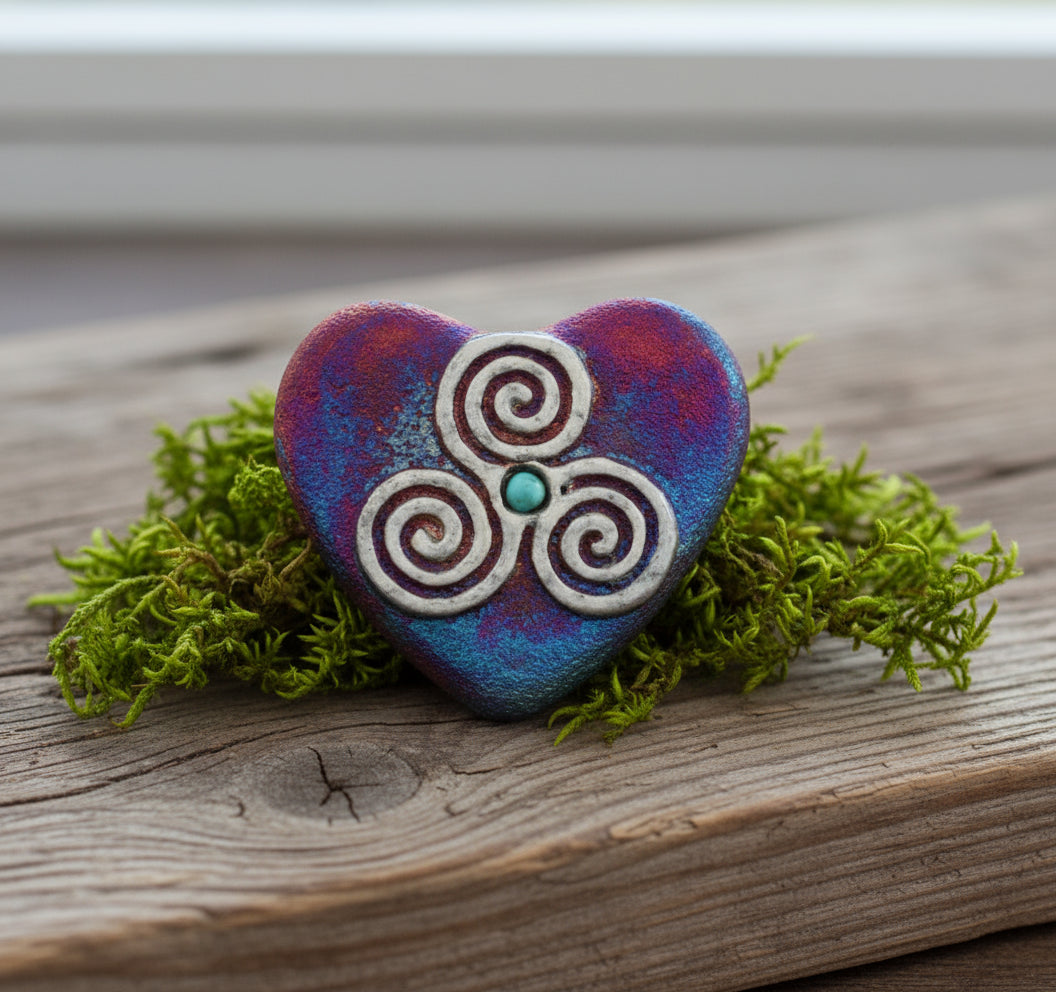 Raku Potteryworks Mini Heart Stone- Celtic Trinity – Galleria