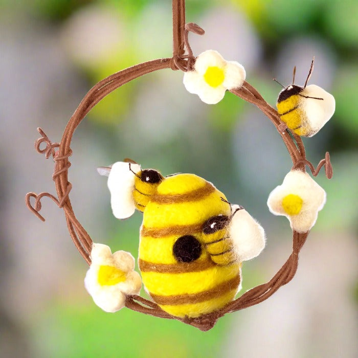 Dzi Handmade MINI WREATH: BUSY BEES
