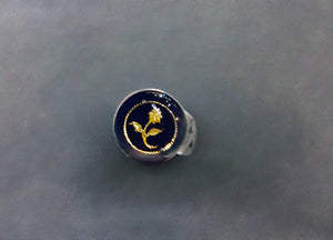 antique button ring- glass dome with black & gold flower size 8