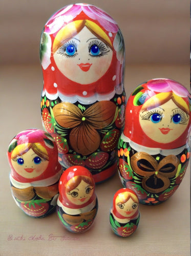 russian 5 piece babushka nesting dolls-red