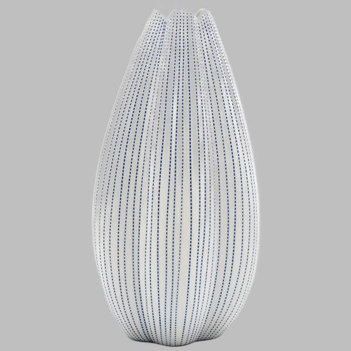  Dimensions: 4.5″ x 4.5″ x 8.9″ (11.4 x 11.4 x 22.6 cm) •  Weight: 1.4 lb (0.6 kg)