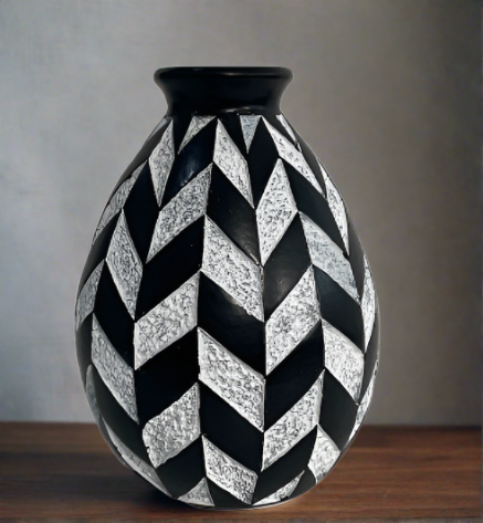 Mundo Handmade Black & White Collection- Chevron Pattern